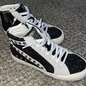 VINTAGE HAVANA SIZE 7 sneaker, worn twice,  excellent condition